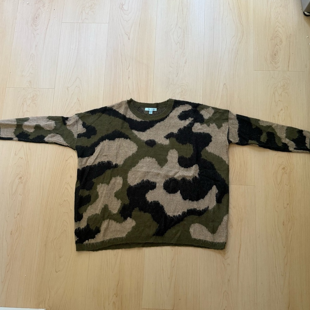 She + Sky Camouflage Crewneck Sweater - Green and Black